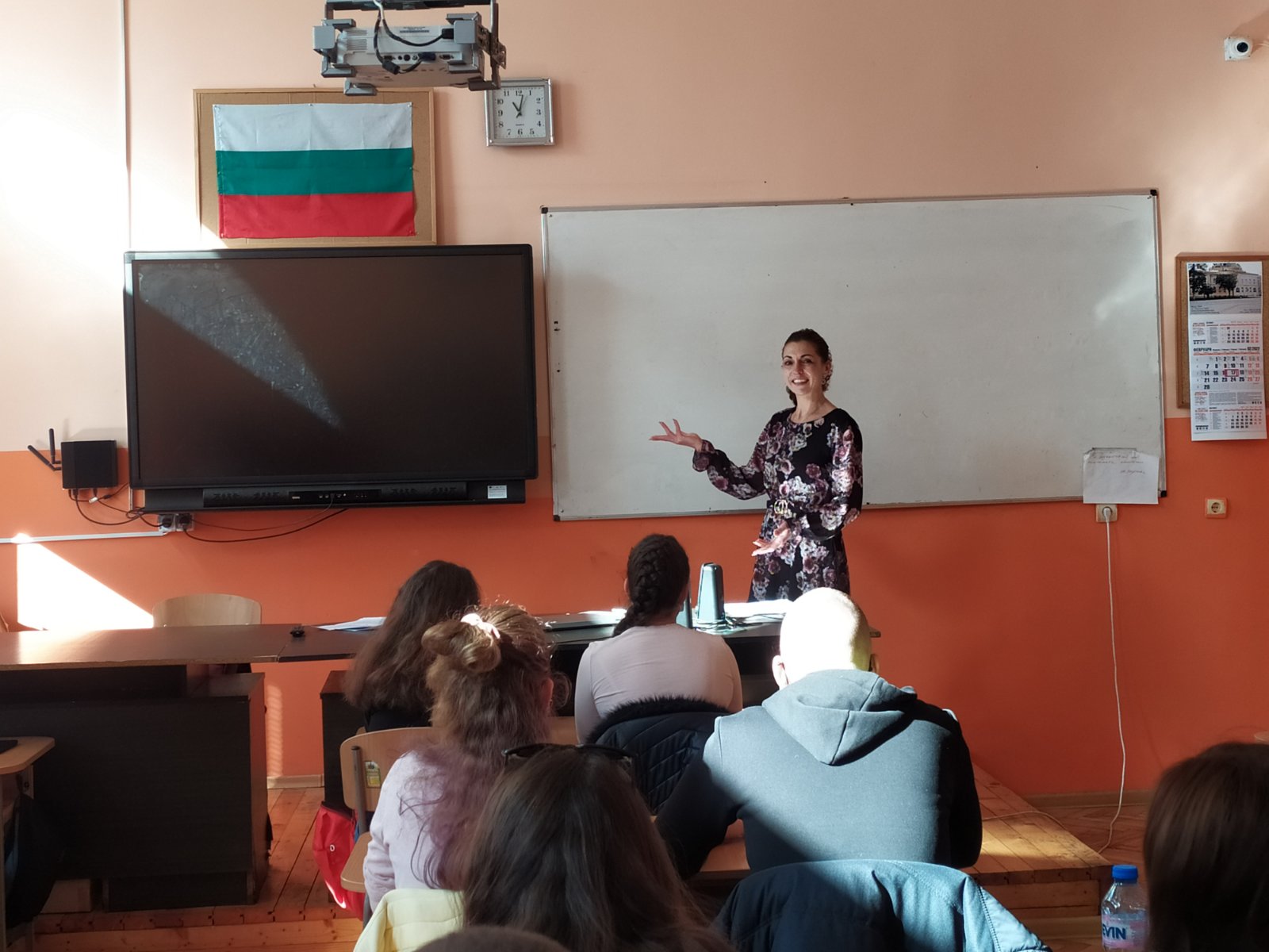 Съдия Вероника Бозова от Районен съд – Враца изнесе беседа пред ученици от девети клас на СУ „Козма Тричков“ във Враца